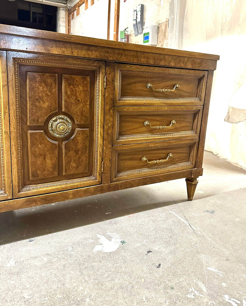 Sideboard Traditional Credenza - Lacquered The Resplendent Crow