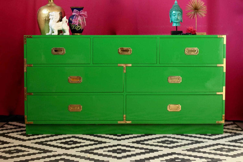 Campaign Dresser - The Resplendent Crow Campaign Dresser - The Resplendent Crow
